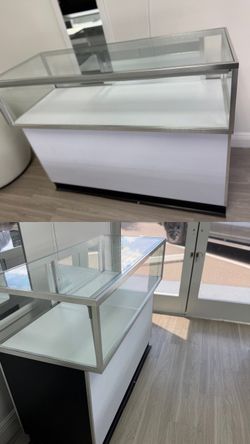 Showcases with lighting