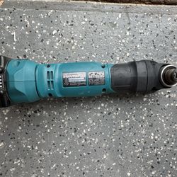 Makita 18V LXT Lithium-Ion Cordless Variable Speed Oscillating Multi-Tool (Tool-Only) With Blade and Accessory Adapters,it was display tool 