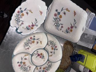 Vintage plate set