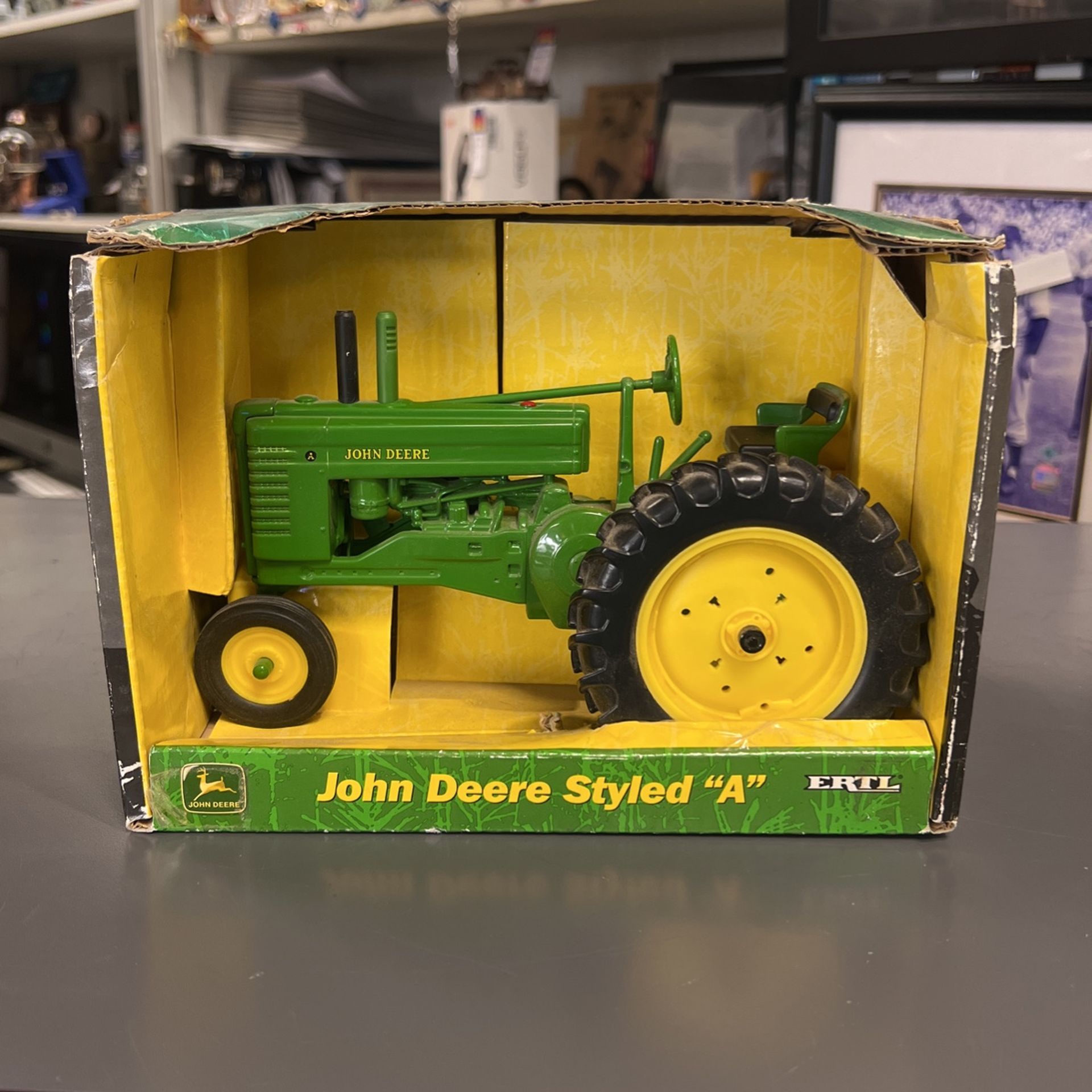 1/16 John Deere Model Tractor