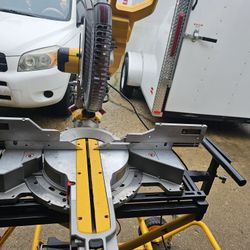  12"Dewalt Mitter Saw Dws779  Only No Stand