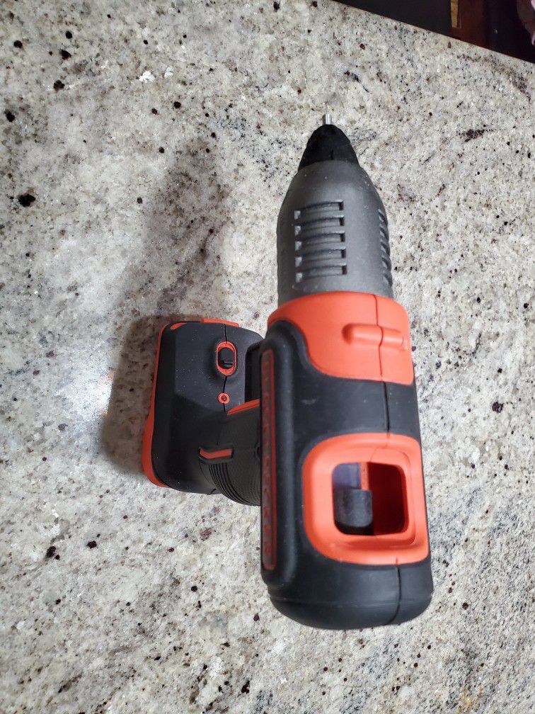 Black & Decker 20v hot glue gun(tool Only) for Sale in Dumont, NJ - OfferUp