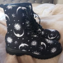 Hot Topic Moon And Stars boots 