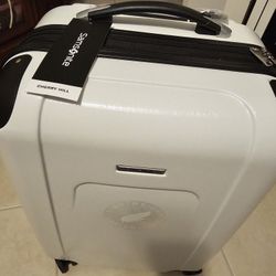 SAMSONITE Luggage Cherry Hill Hardside Spinner 24-inch. New with Tag