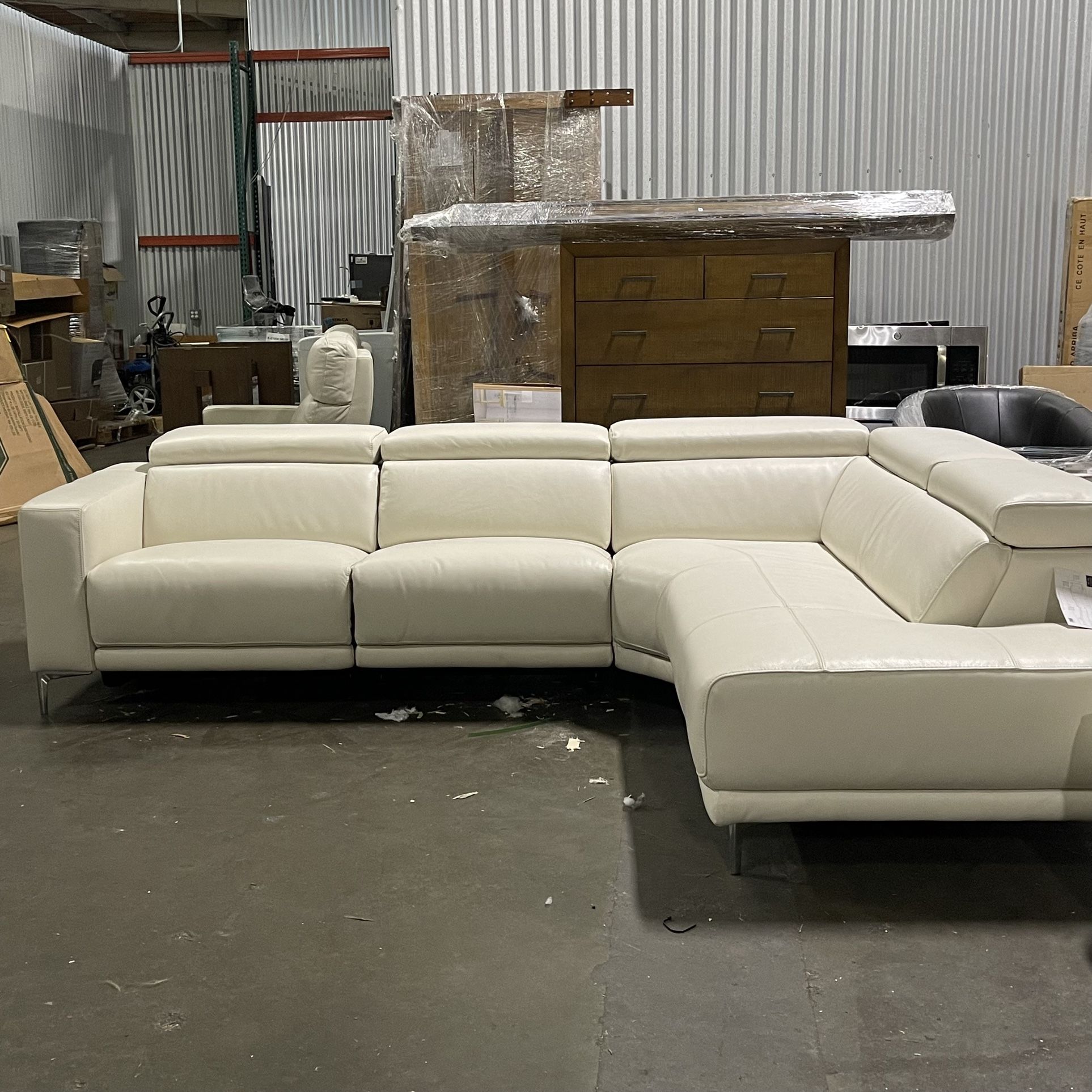 Angeline Leather Power Sectional Beautiful!! !!