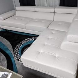New Modern Leather Sectional (Finance and Delivery)