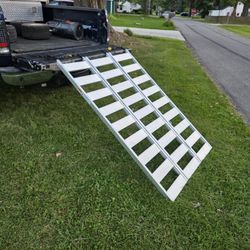 Aluminum Tri-Fold Ramp with Treads, 1,500lb Capacity