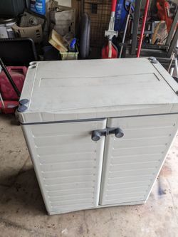 Storage cabinet great condition very sturdy