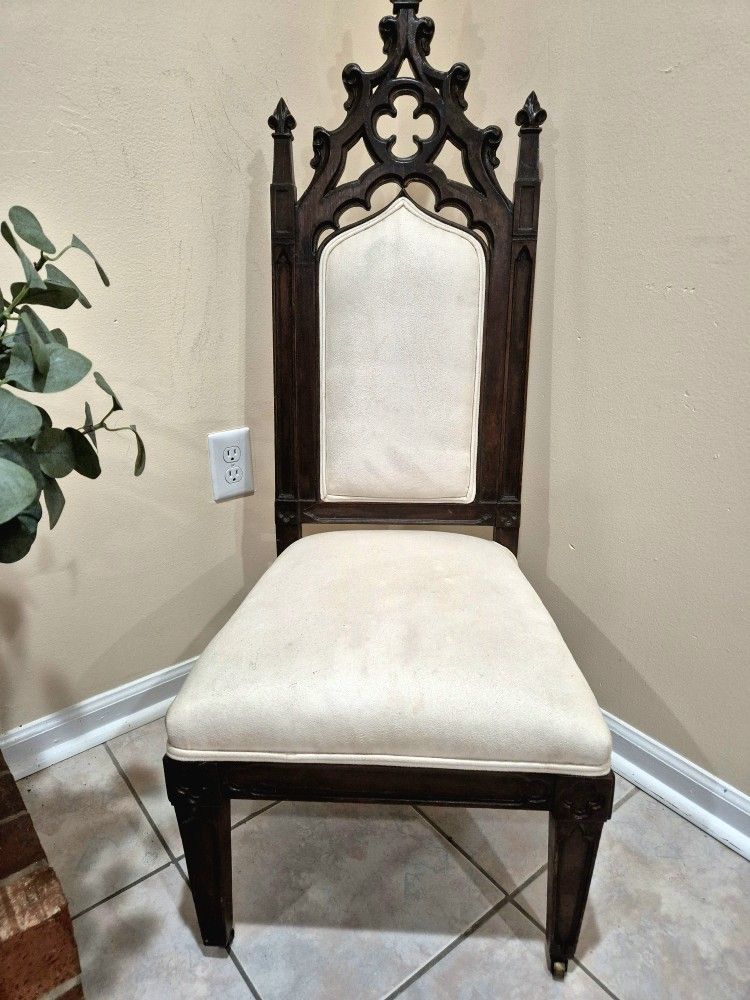 Elegant Victorian-Style Low Accent Chair - Timeless Charm