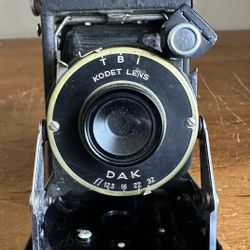 Vintage 1940s Kodak Vigilant Junior Six-20 Folding Medium Format Art Deco Camera 