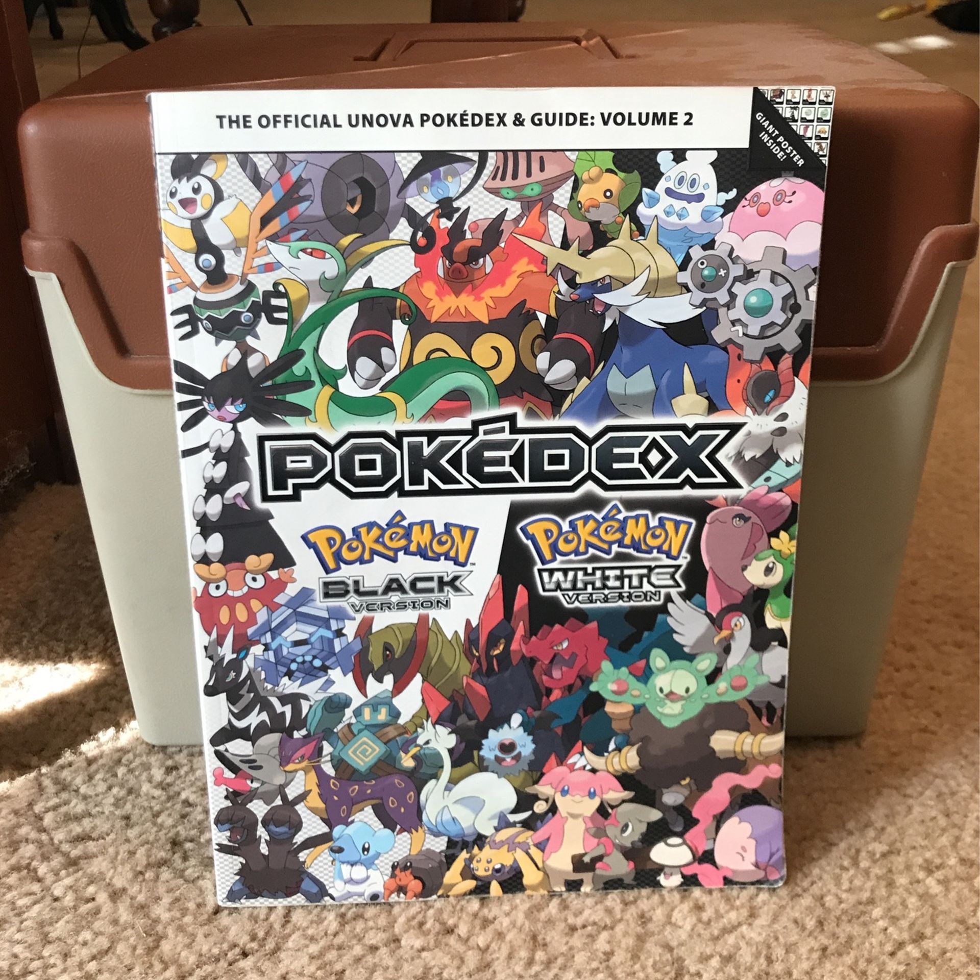 Official Unova Pokedex & Guide: Volume 2 Pokemon Black and White w/ Poster