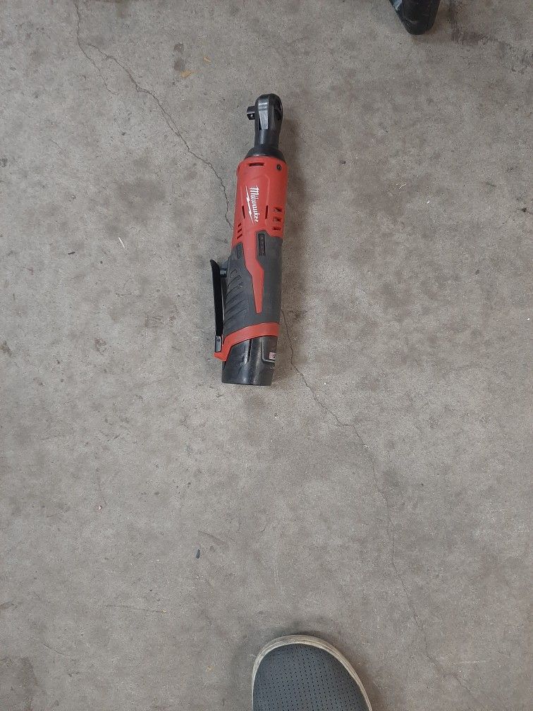 Milwaukee 12v Cordless 3/8 ratchet With Battery And Charger Best Offer