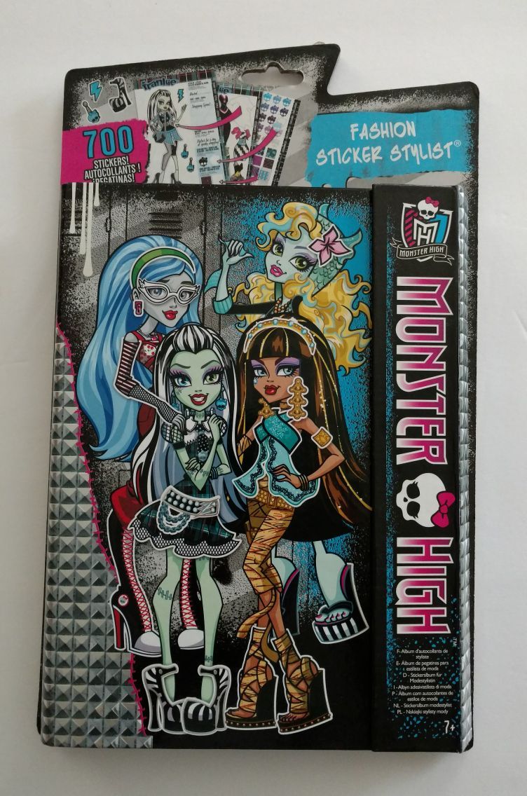 Monster High fashion sticker stylist book
