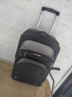 SKYWAY BRAND SUITCASE,( SEE ALL PICS ). PICK ⛏️ UP ONLY