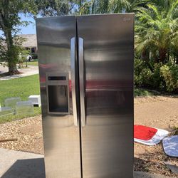 LG Side By Side Refrigerator Works Great!
