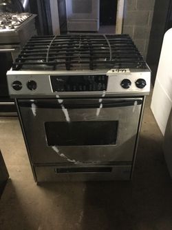 Whirlpool stainless gas range with downdraft/ one year warranty/ delivery is available