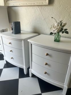 Modern white 2 nightstands bedside tables