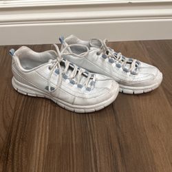 Women’s Size 7 White Shoes