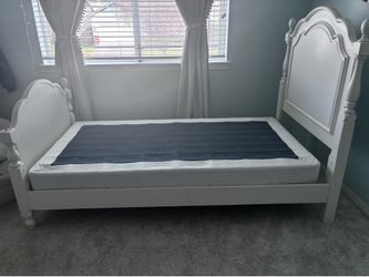 TWN Bed frame with mattress and boxspring