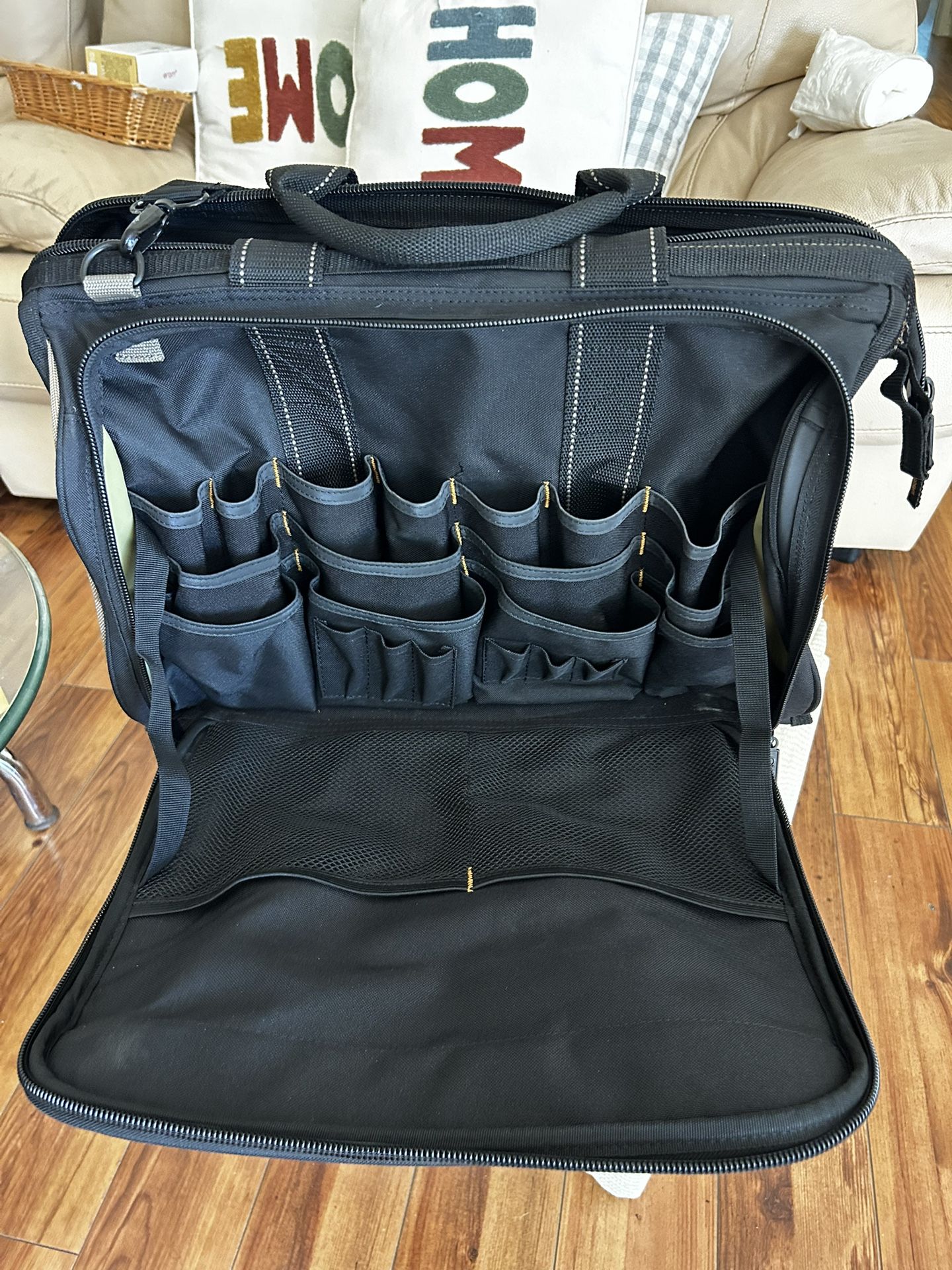 Custom Leathercraft 1539 Multi-compartment 50 Pocket Tool Bag