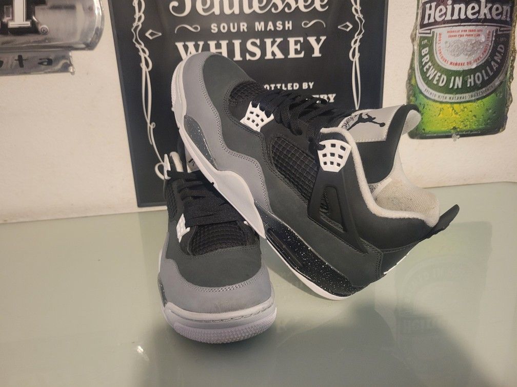 JORDAN 4 