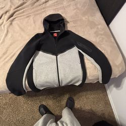 Nike Tech