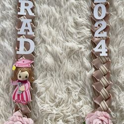 grad lei 👩🏻‍🎓 