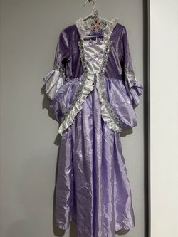 Girl’s Halloween costume