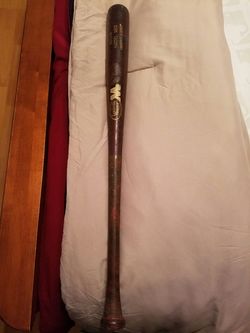 Louisville Slugger M9 Wood bat