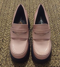 CUTE PINK SHOES ( SIZE 8 )