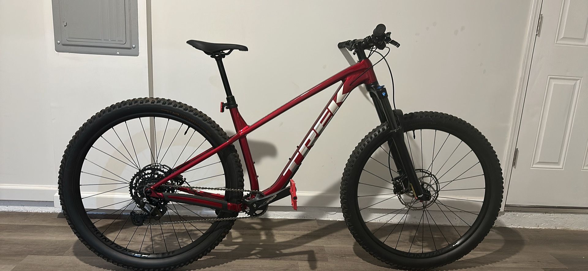 Trek Roscoe 6 Size M/L Two Month Of Use