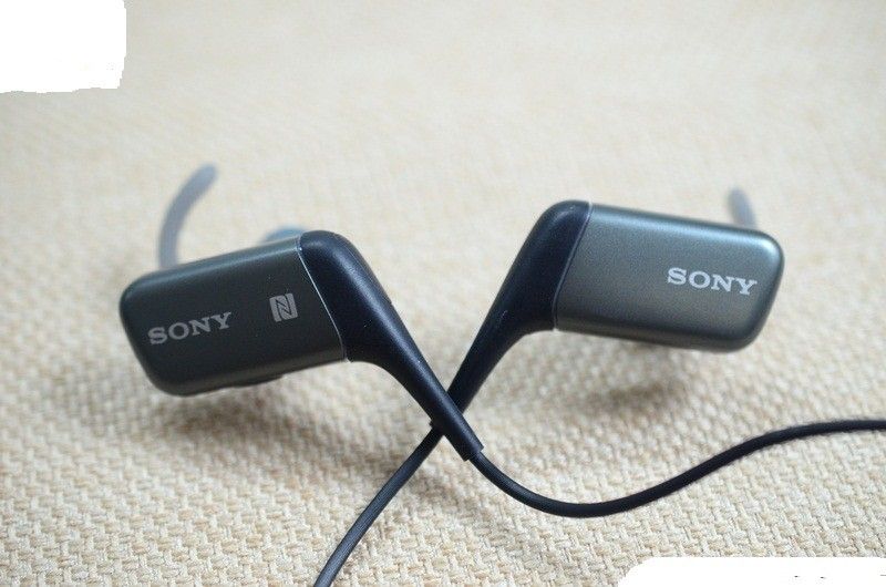 Sony Active Sports Bluetooth Wireless headphones headset. Super Bass w/ microphones