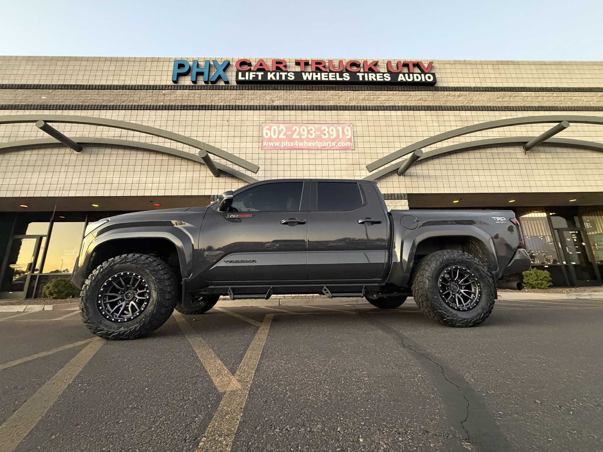 Truck wheels tires leveling king & Lift kits accessories installations. (We Finance)