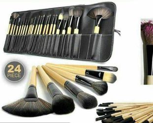 24 makeup brushes in leather case NEW Black Friday deal $25
