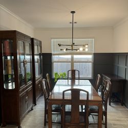 Beautiful “Henredon” Furniture Dining room Set