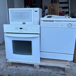 Set White Stove, Dishwasher And Microwave. Price Including Delivery 