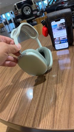 Apple AirPods Max Headphones