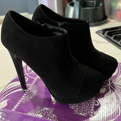 Black suede pointy heel booties 