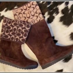 LIKE New COACH Authentic TATUM Suede Signature Boots, Chestnut