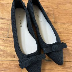 NEW Tahari women's flats size 6.5