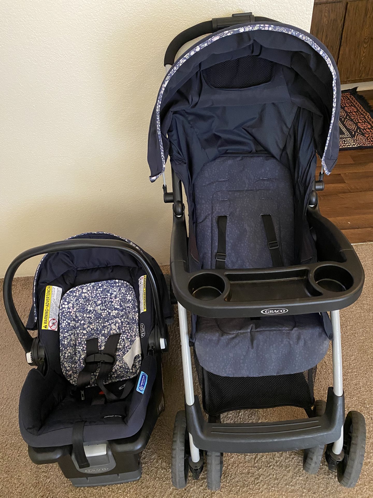 Graco car seat and stroller set with free car seat toy