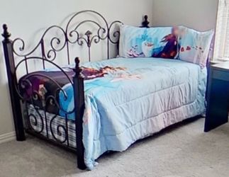 Twin Metal Daybed Frame with Scrollwork