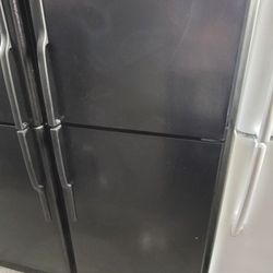 GE APARTMENT SIZE 18CU FT BLACK TOP FREEZER REFRIGERATOR 