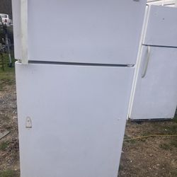 Kenmore Refrigerator Works Good 