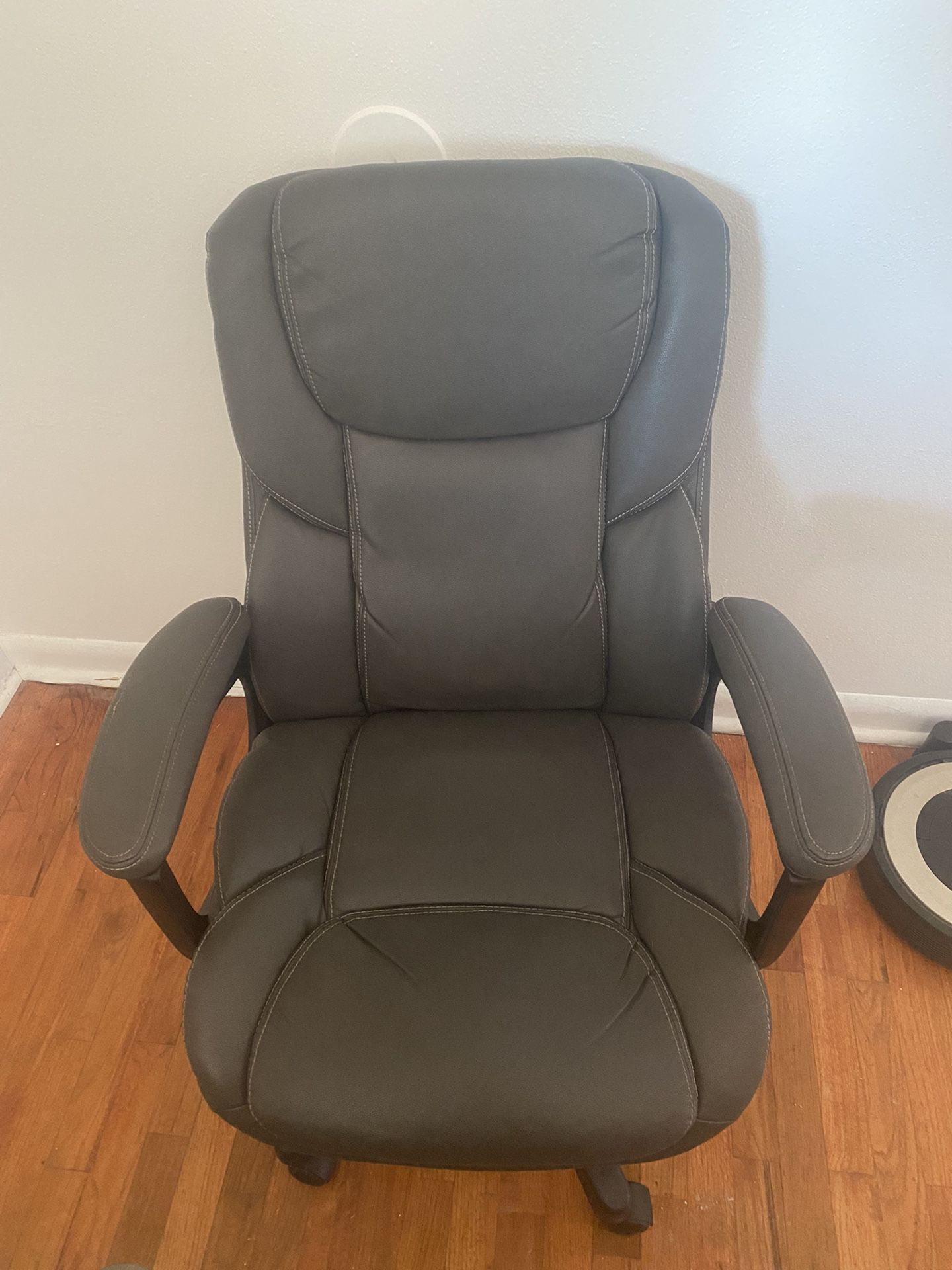 Super Sturdy Comfy Office Chair 