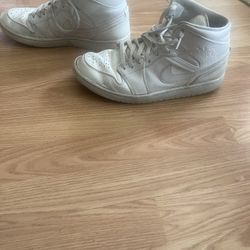 Nike Air Jordan 1 Mid “Triple Whites”