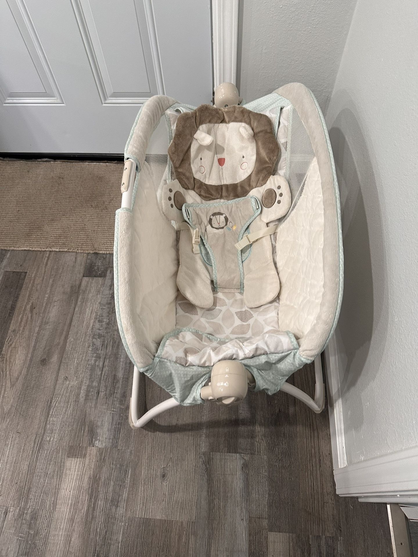Ingenuity Moonlight Rocking Sleeper Cuddle Lion