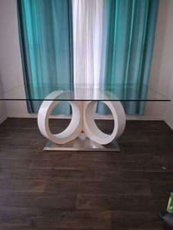Dining room table