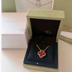 Four-leaf clover red necklace
