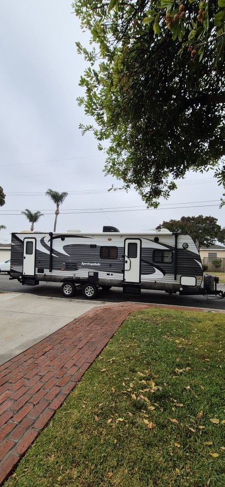 2015 Springdale Trailer, 28 ft bumper pull.